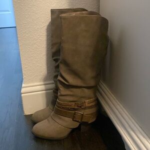 Tall harne brown boots